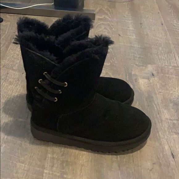 Uggs shoes  - Picture 1 of 4